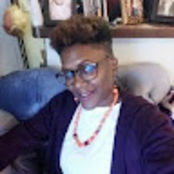 Profile Picture of Danielle Tarver (@danie6217) on Poshmark