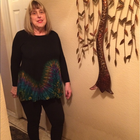 Profile Picture of Paula Knight (@goldiejack) on Poshmark