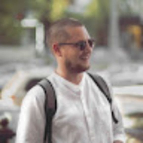 Profile Picture of Andris Molchanov (@andrismolchanov) on Poshmark