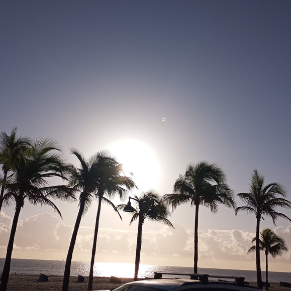 Profile Picture of Marilia Pinheiro (@hulala64) on Poshmark