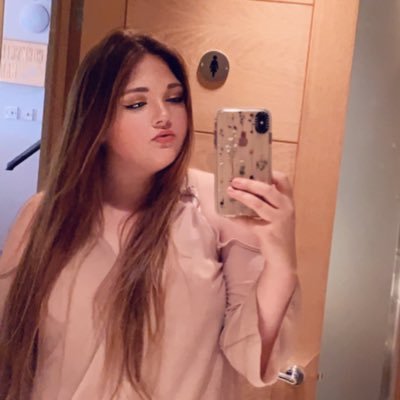 Profile Picture of Amelia Barker (@Amelia_bkr) on Twitter