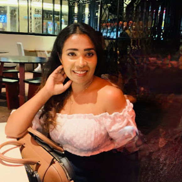 Profile Picture of Iresha Senarathna (@ireshas) on Poshmark