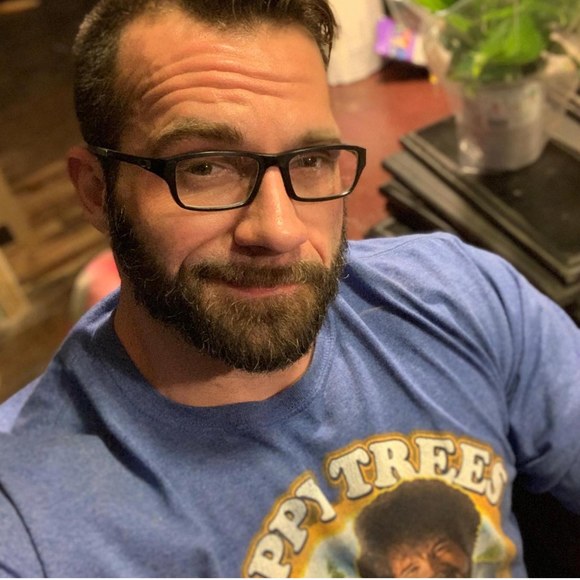 Rusty Kinnan - Poshmark Profile Picture of Rusty Kinnan (@rustykinnan) on Poshmark