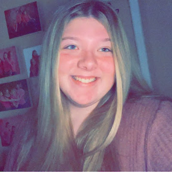 Profile Picture of Anna Llewellyn (@anna_llew15) on Poshmark
