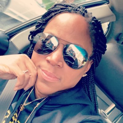 Profile Picture of Roberta Gibson (@AlwaysBeeAlways) on Twitter