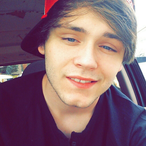 Profile Picture of Joshua Stott (@dawgfan97) on Poshmark