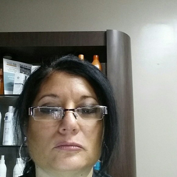 Profile Picture of Dawn Tovella (@tovella) on Poshmark