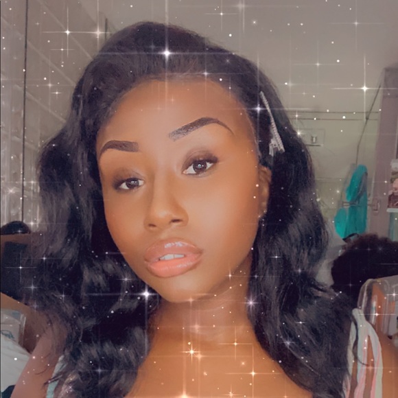 Profile Picture of Shineace Strozier (@shineaces) on Poshmark