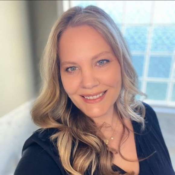 Profile Picture of Jackie Mccauslin (@sjewigman) on Poshmark