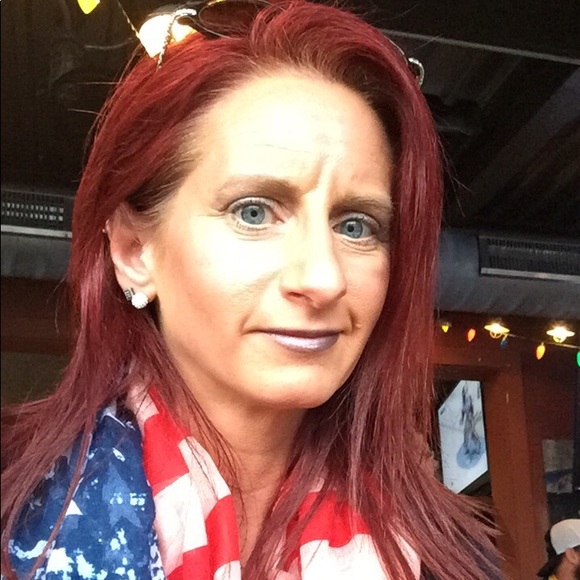 Profile Picture of Samantha Winski (@swinski) on Poshmark