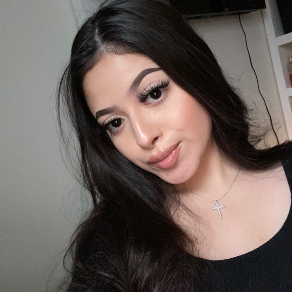 Profile Picture of Alexis Montes (@lexi15dallas) on Poshmark