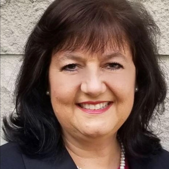 Profile Picture of Tracy Isacson (@tisacs) on Poshmark