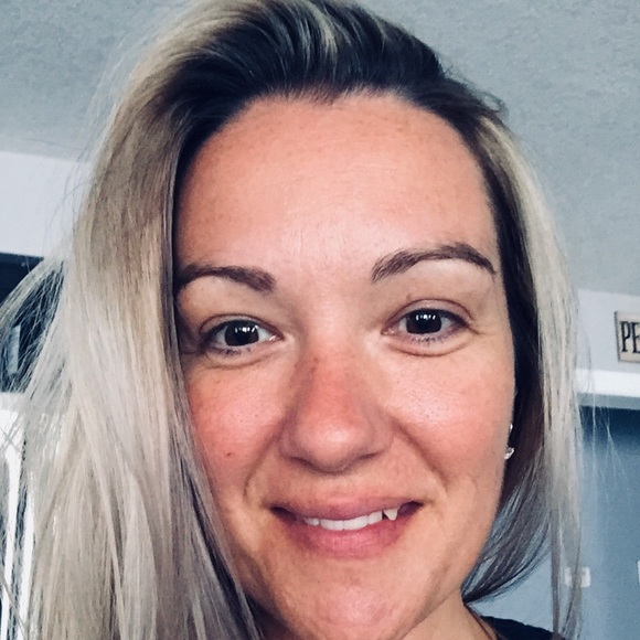 Profile Picture of Krista Caruana-gillard (@kriscaruana) on Poshmark