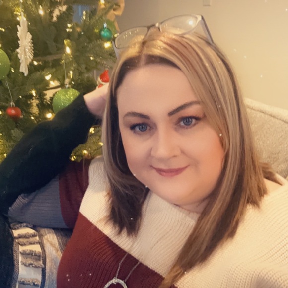 Profile Picture of Angela Duncan (@angeladuncan430) on Poshmark