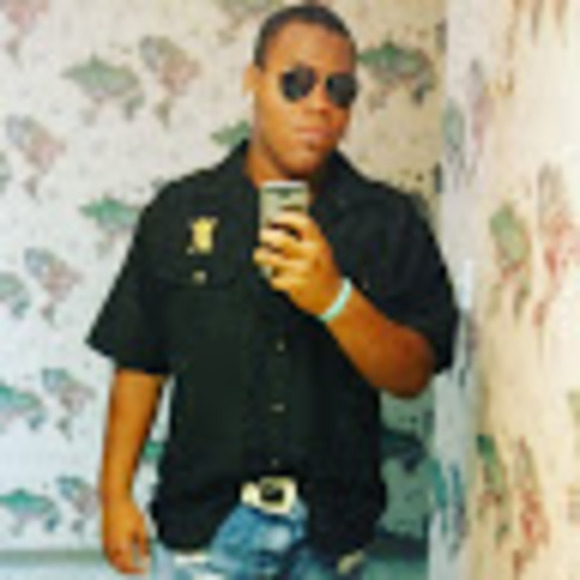 Darrien Blade - Poshmark Profile Picture of Darrien Blade (@dtblade0) on Poshmark