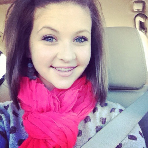 Profile Picture of Ally Caulder (@ally_caulder) on Poshmark