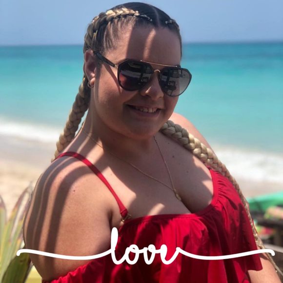 Profile Picture of Wicky Gonzalez (@wicky_352) on Poshmark