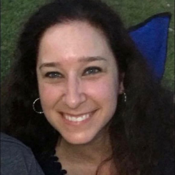 Profile Picture of Michelle Groeper (@sunshn20) on Poshmark