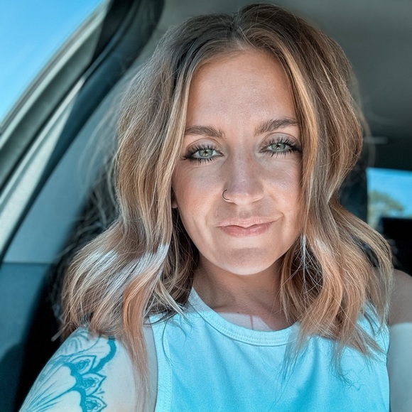 Profile Picture of Danielle Voyles (@dcvoyles91) on Poshmark