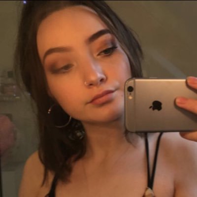 Profile Picture of Ellie Singleton (@Elliee_rs) on Twitter