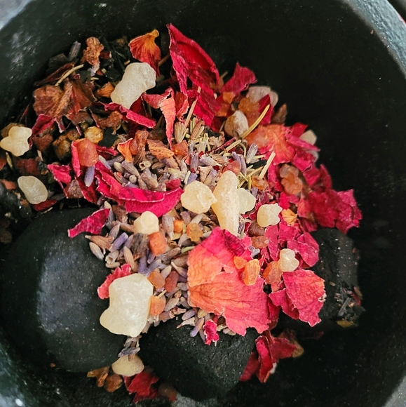 Profile Picture of Misty Allen (@mistyallen957) on Poshmark