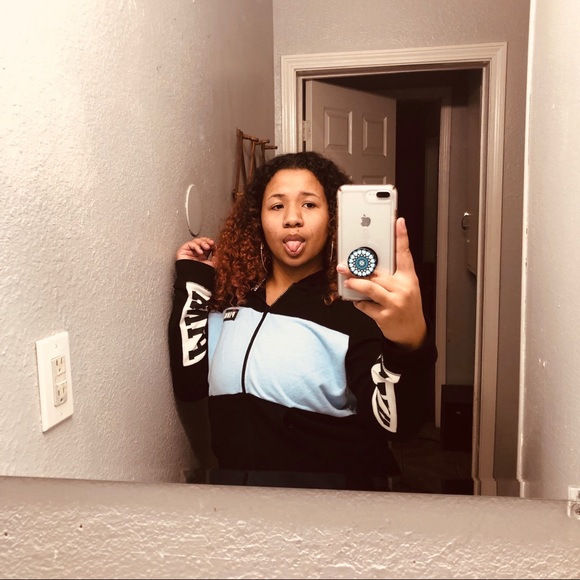 Profile Picture of Brianna Cooper (@bricoopers) on Poshmark