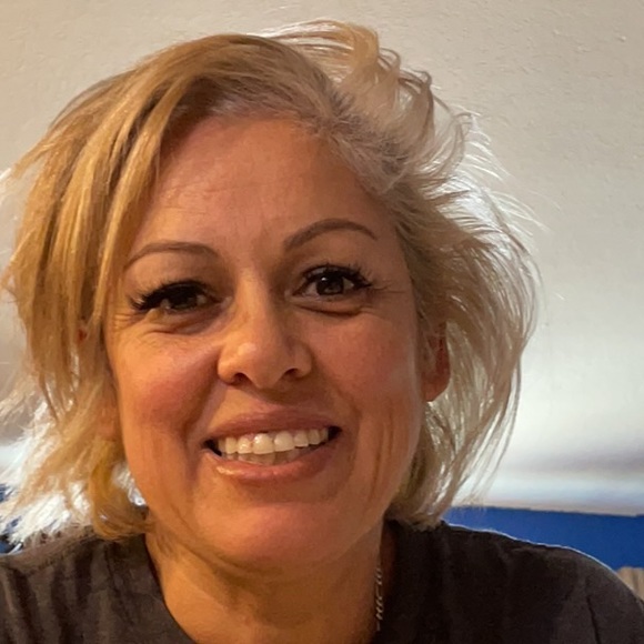 Profile Picture of Elena Gomer (@elenagomer) on Poshmark