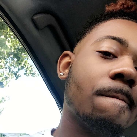 Profile Picture of Sheroderick Holley (@deuxe2x) on Poshmark