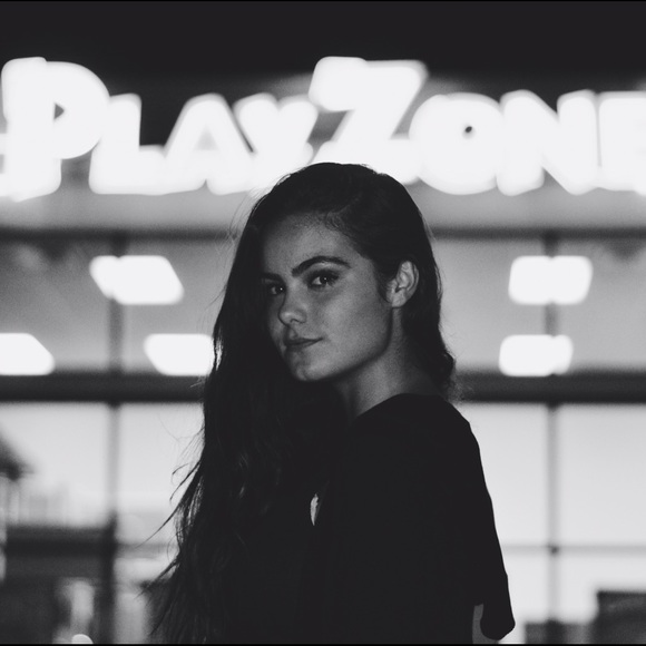 Profile Picture of Tara Roylance (@tarakellie_818) on Poshmark