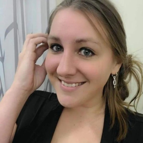 Profile Picture of Lori Schoeck (@qkgnrcl) on Poshmark