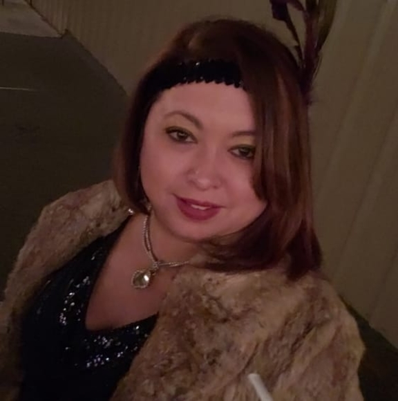 Profile Picture of Laurie Norton (@llncoco) on Poshmark