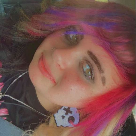 Profile Picture of Tash Schiemann (@happytschiemann) on Poshmark