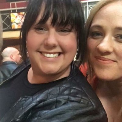 Profile Picture of Hollie Hobbs (@pinkelf86) on Twitter