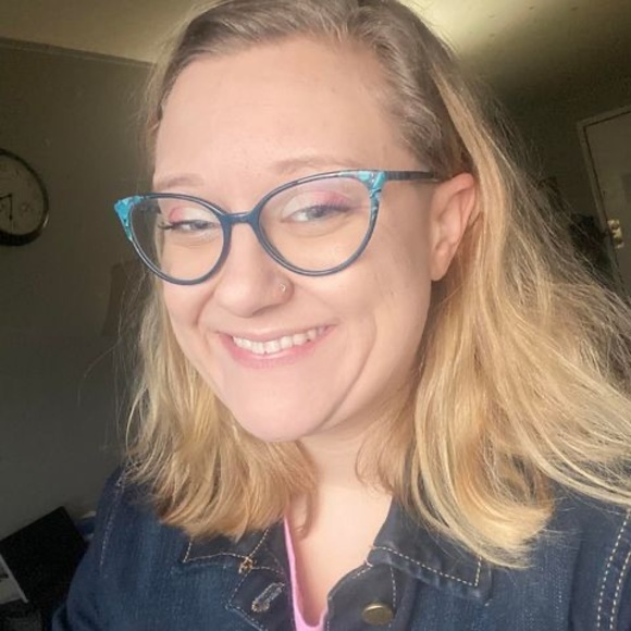 Profile Picture of Jeni Irick (@jirick2013) on Poshmark