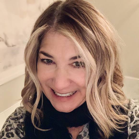 Profile Picture of Beth Crawford (@bcdta) on Poshmark