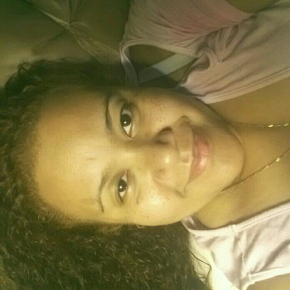 Profile Picture of Mai-ling Thomas (@mthoma06) on Poshmark