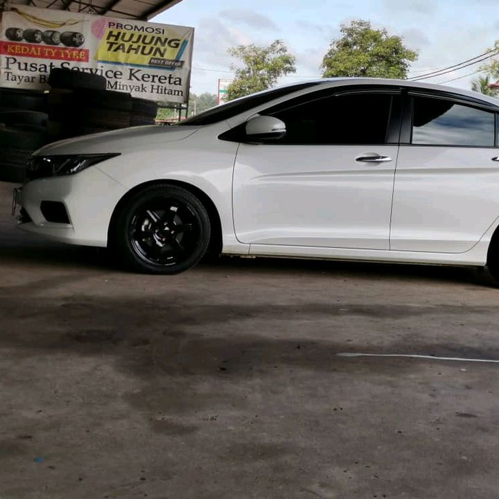 Profile Picture of MICHAEL _ 21 (@roymichael0) on Tiktok