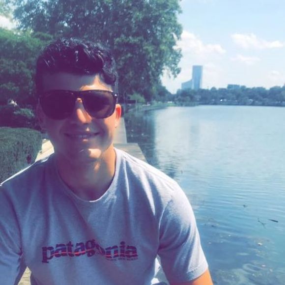 Profile Picture of Brett Resnick (@brettdr1) on Poshmark