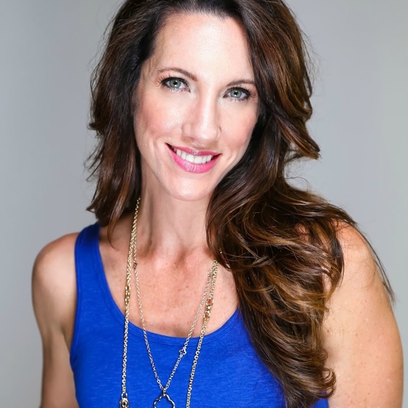 Profile Picture of Shelley Hobbs (@shelleyhobbs) on Poshmark