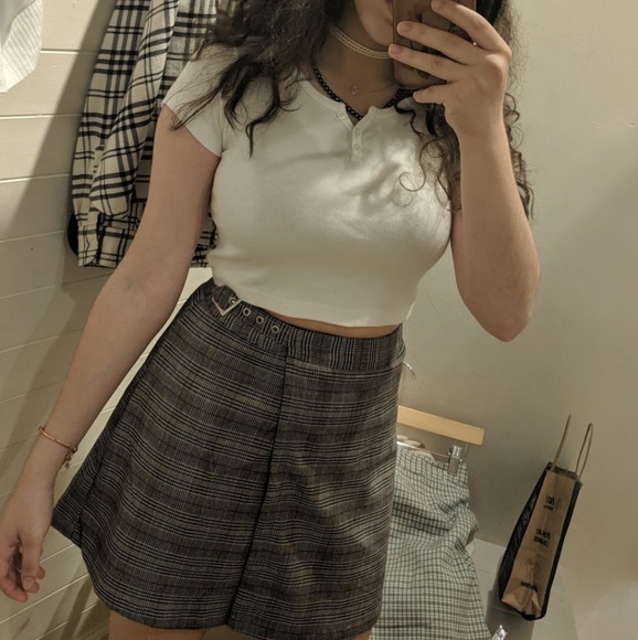 Profile Picture of !ruby Stark (@sunflower_emoji) on Poshmark