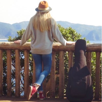 Profile Picture of Mikki Bennett (@mikkitriangles) on Twitter