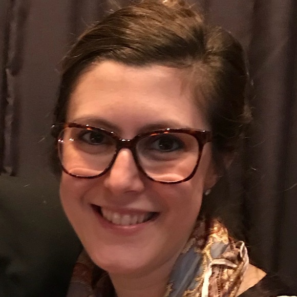 Profile Picture of Cheryl Looper (@clooper87) on Poshmark