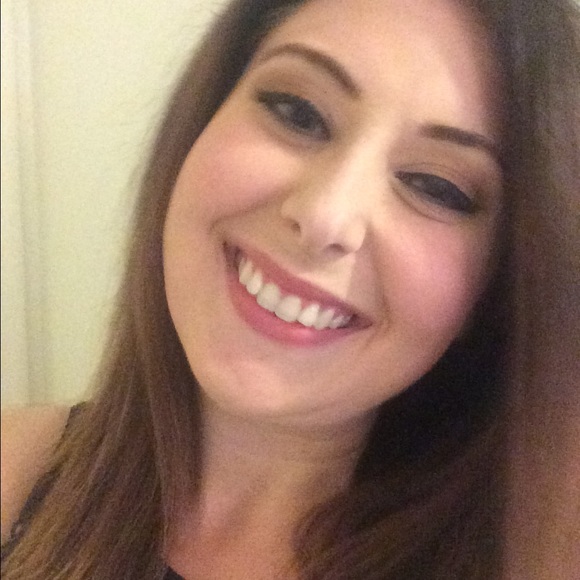 Profile Picture of Katie Ferruzzi (@kmferruz) on Poshmark