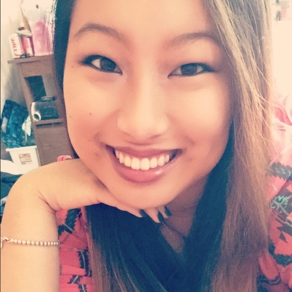 Profile Picture of Hali Huynh (@hlbrry) on Poshmark