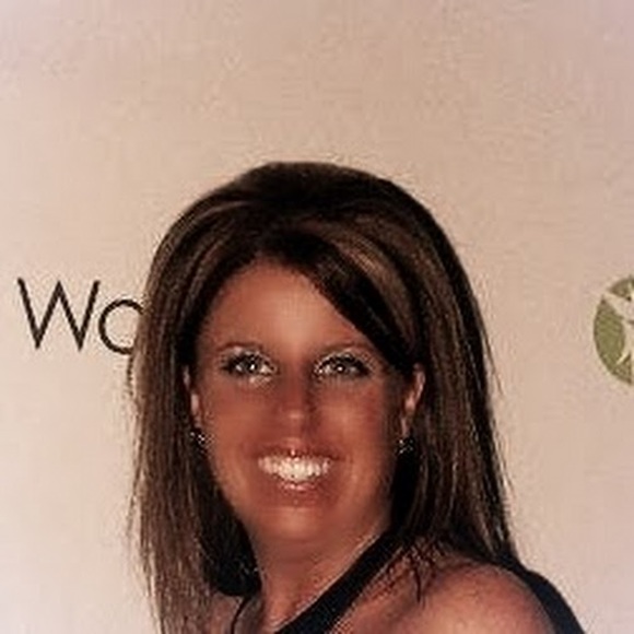 Profile Picture of Camilla Widing (@cammy1212) on Poshmark