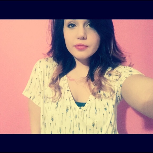 Lydia Yelland - Poshmark Profile Picture of Lydia Yelland (@lulu2400) on Poshmark