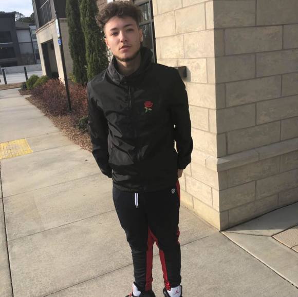 Profile Picture of Daniel Mallory (@dm10678) on Poshmark