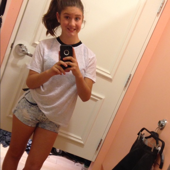 Profile Picture of Angelina Seither (@_xlinax_) on Poshmark