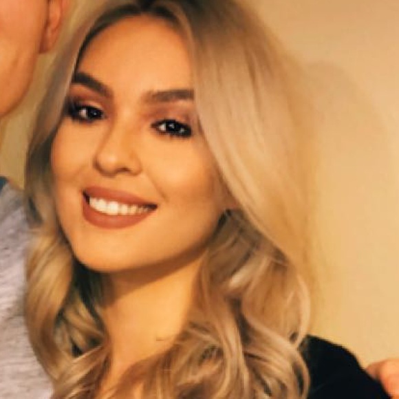 Profile Picture of Emily Avilucea (@emilyavilucea) on Poshmark