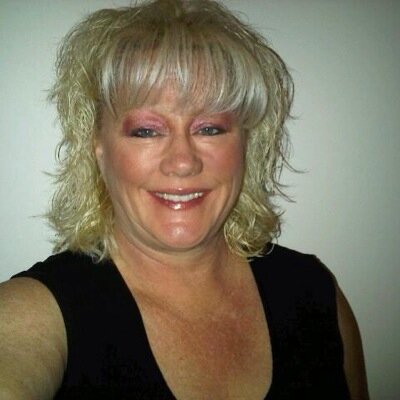 Profile Picture of Shelley Harding (@doxiemamma2) on Twitter